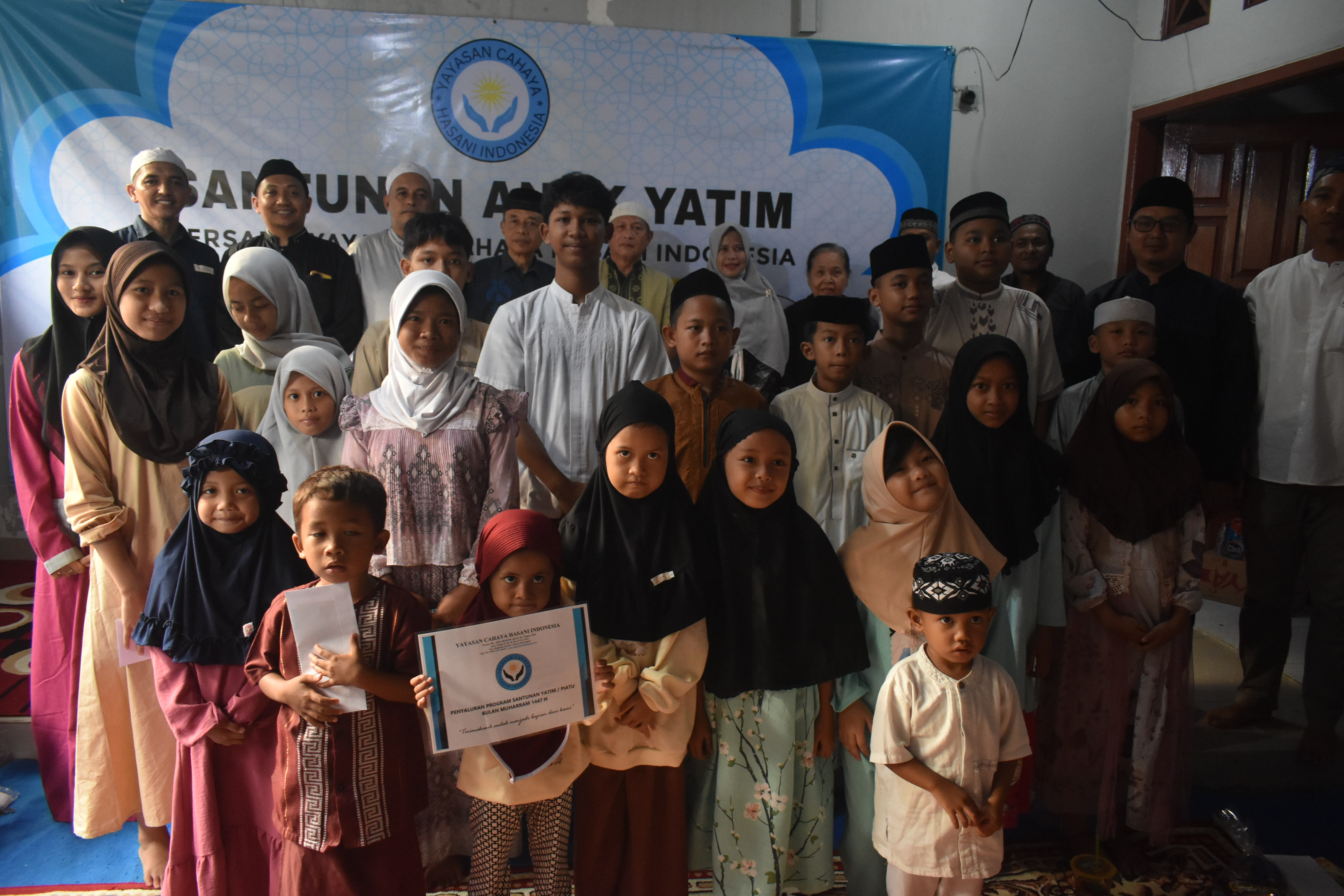 Kegiatan Santunan Anak Yatim Warga Sekretariat Yayasan Cahaya Hasani Indonesia